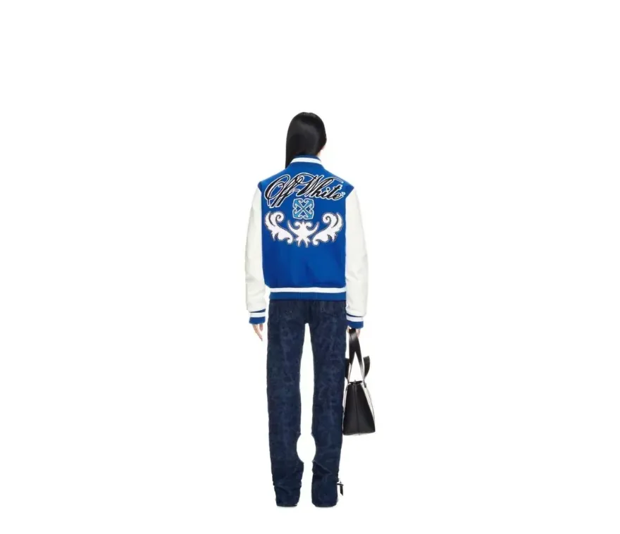♻️💯Reference model picture for the upper body❤️Top tested version off white Heavy embroidery patchwork leather high temperature hot crystal diamond baseball uniform male and female couple star same style (⚠ Original button molding and customization, patch embroidery and color matching) Original packaging and original label🔍 Full set of accessories customized, packaging elevators are purchased from the original factory, all hardware parts are molded and customized, and the fabric color components are restored one to one The fabric is made of 65% wool, 15% natural silk, 10% spandex and 10% velvet, mixed and custom-woven. The total weight is more than 900 grams! And the most important thing is its color fastness, it will never fade! -The embroidery uses an imported towel embroidery machine. Each pattern is first embroidered on the fabric, and then engraved with an infrared laser, and then fixed with a sewing machine. The whole garment is labeled in many places, one is flat embroidered, and the large pattern on the back is directly embroidered on it. This dress has 4 different embroidery techniques⚠ -The sleeves are all made of two-layer pebbled fabric, which is processed, shaped, colored, washed, and the texture retains the original grain structure! Thick, plump and round! -The processing technology is extremely complex, the cutting pieces are neatly aligned, and the entire garment has precise wiring density. Gender-neutral style. Loose fit, self-conscious quality control, details determine success or failure. Color: Black Size: S M L XL P: 680